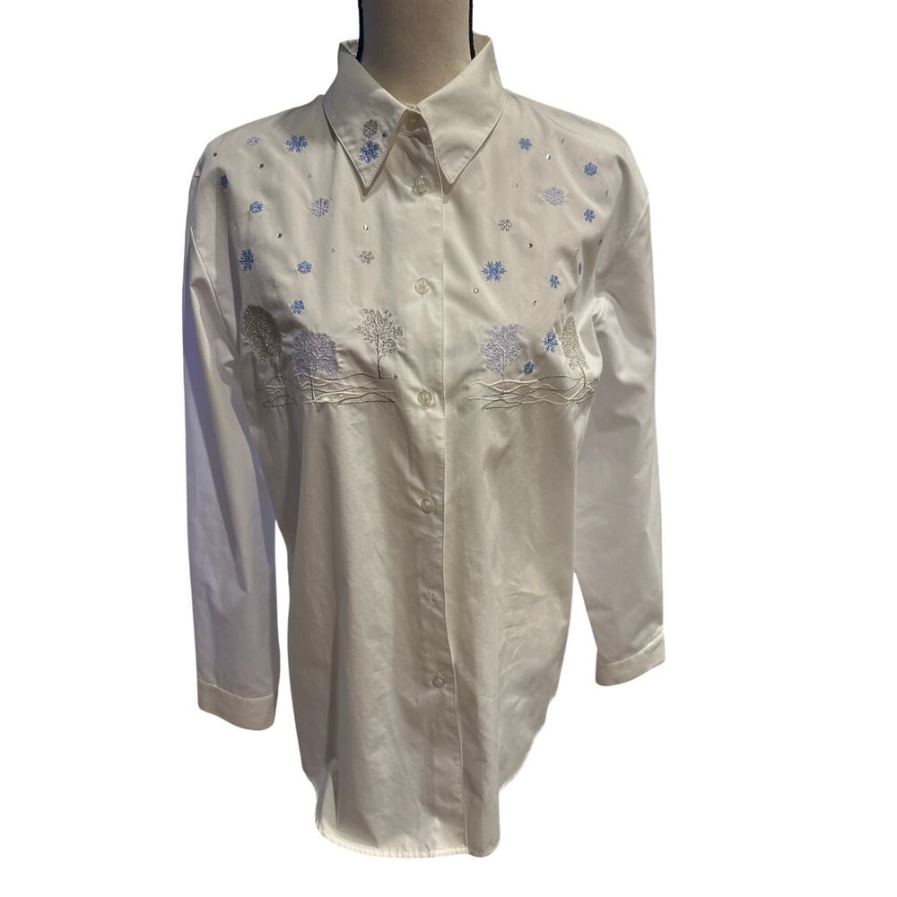 ⭐️ Women’s Karen Scott White Embroidered Winter Scene Button Up Shirt Size Large